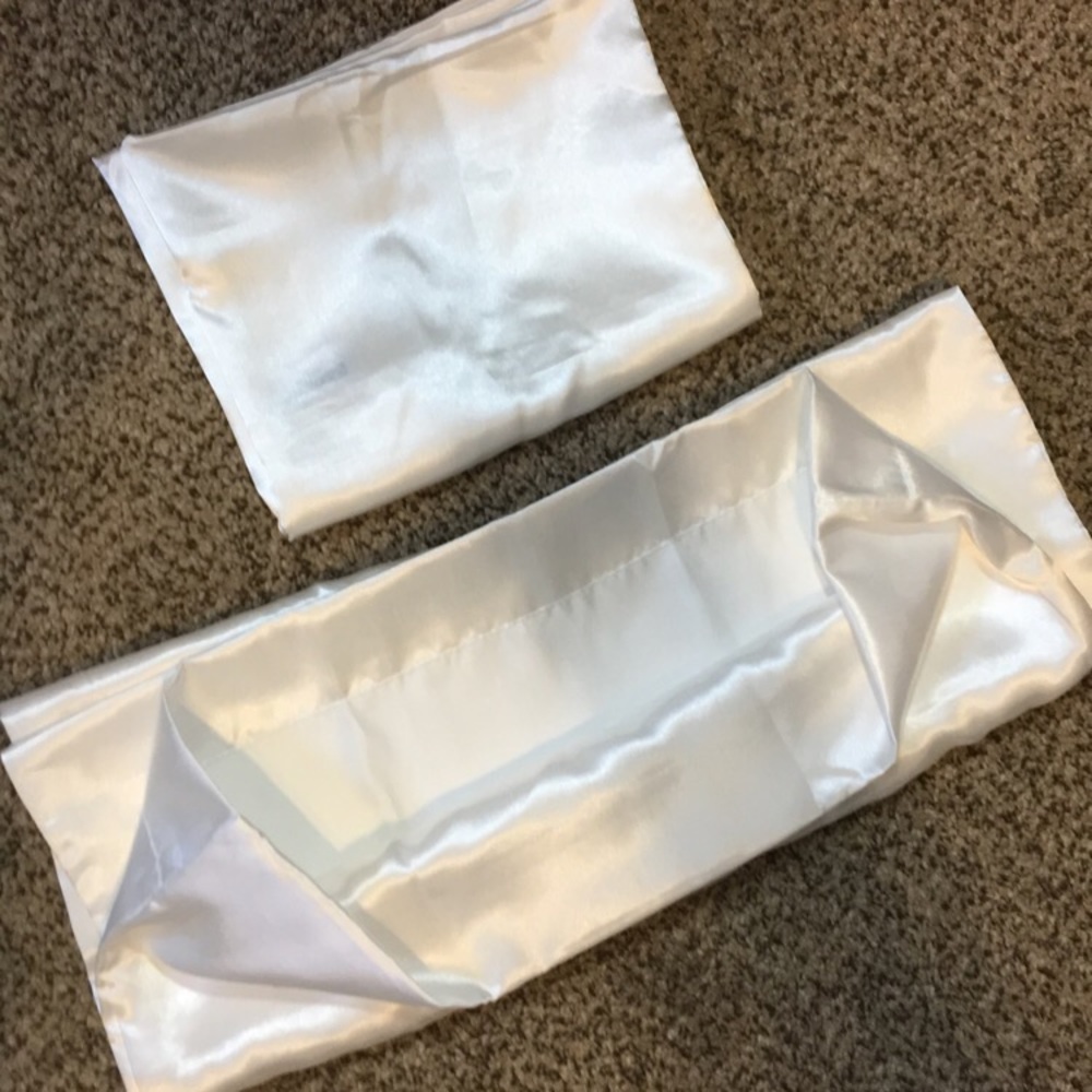 NWOT Satin Pillowcase Set Of 2